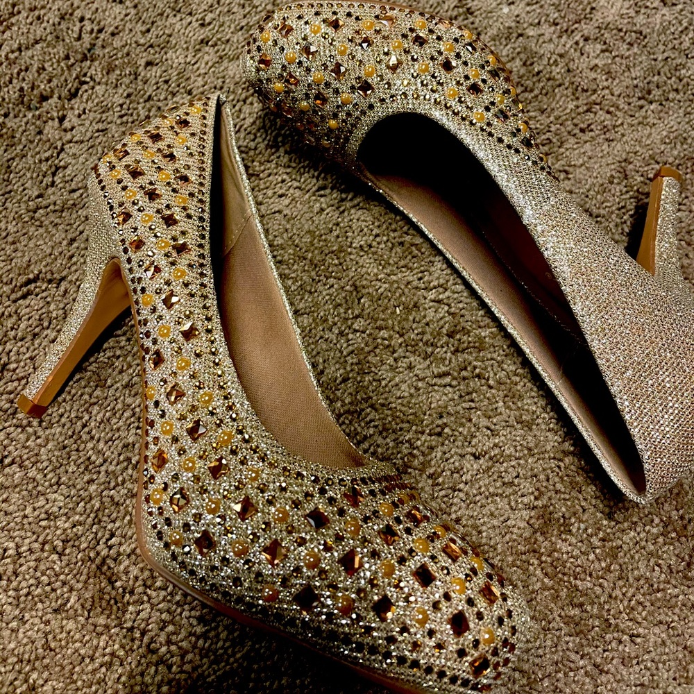 Gold sparkle size 9 heels